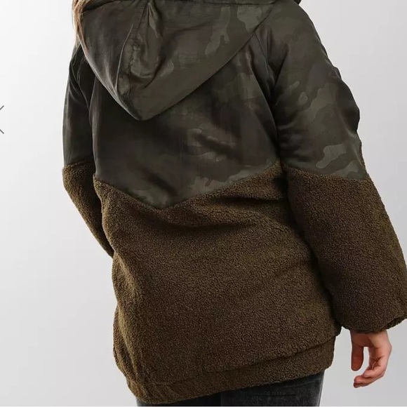 Boundless North buckle Camo pierced SM jacket, oversized pockets NWOT army green - Picture 2 of 14